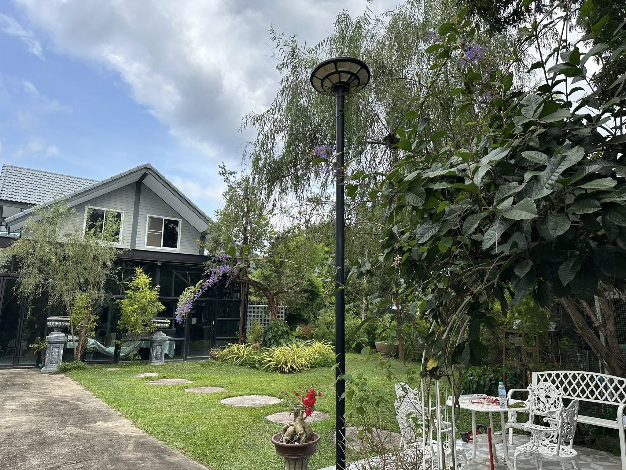 บ่อปลาคราฟและสวนน้ำตก