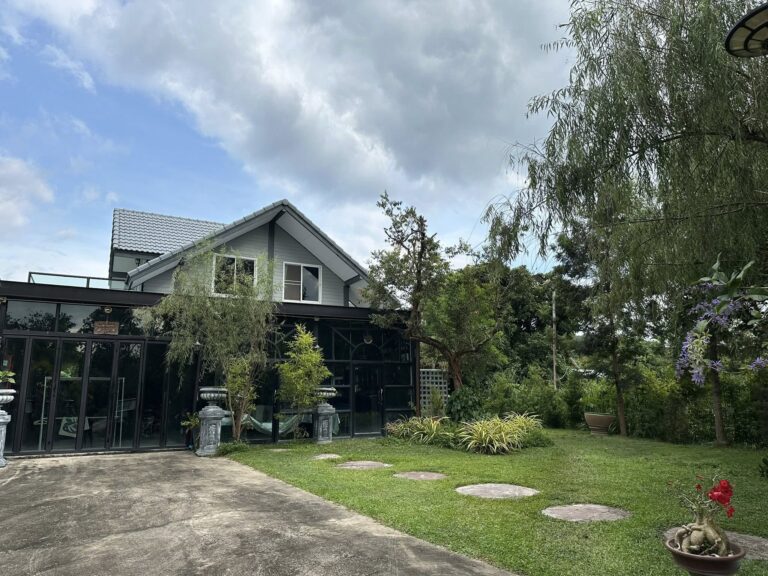 ขายด่วนบ้านพร้อมที่ดิน ทำเลติดเขา วัดรอยพระพุทธบาทภูมโนรมย์ มุกดาหาร